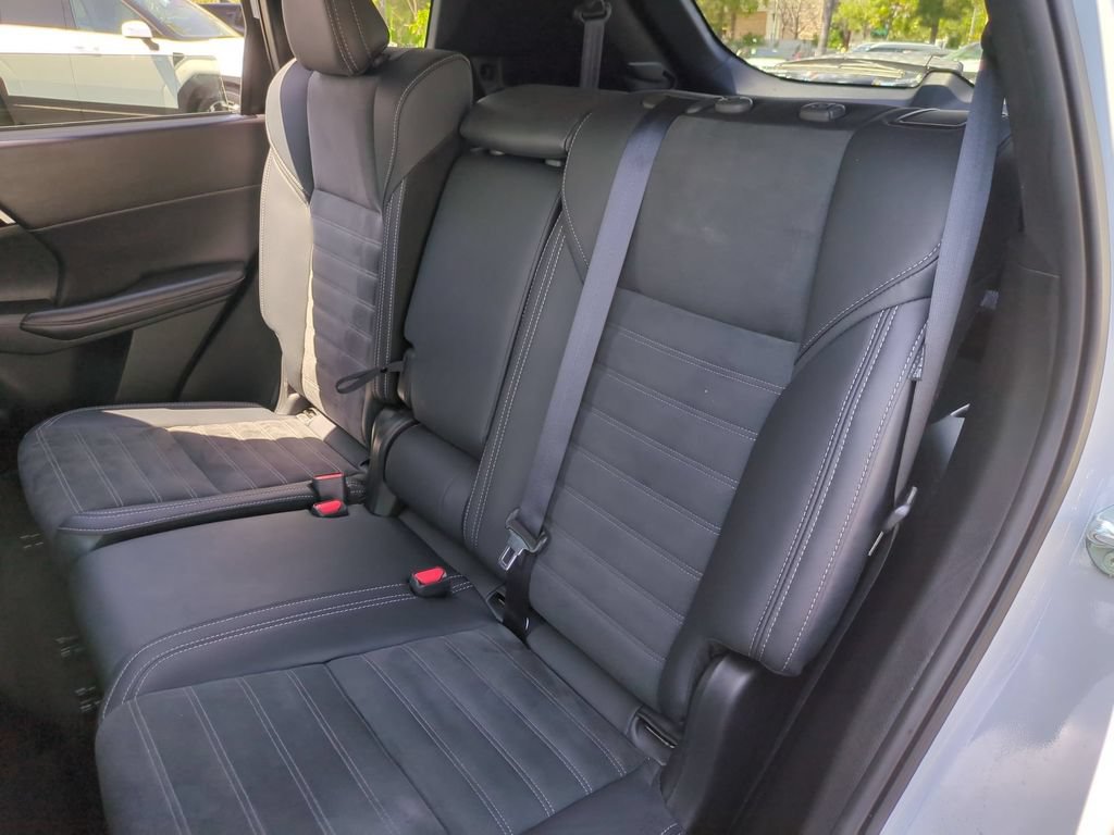 Used 2025 Mitsubishi Outlander SE AWD/4WD image 28