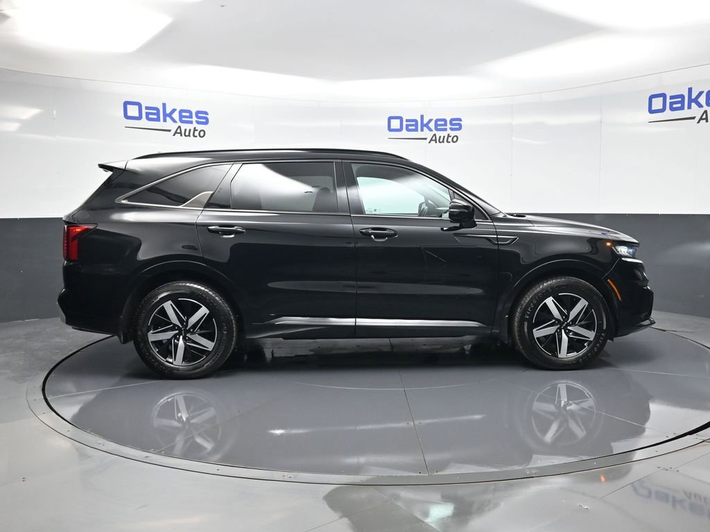 Certified 2023 Kia Sorento S image 9