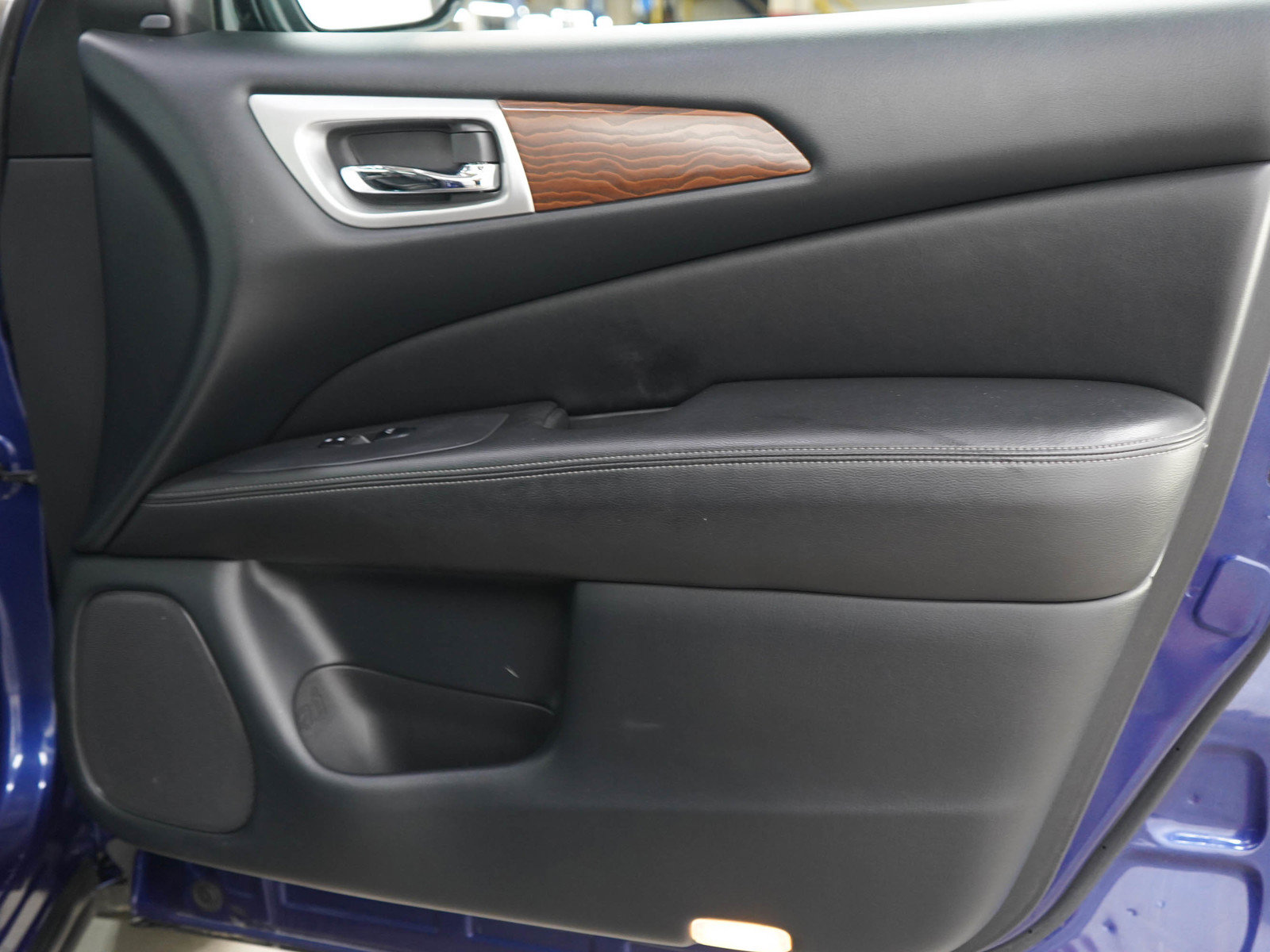 Used 2020 Nissan Pathfinder Platinum AWD/4WD image 9