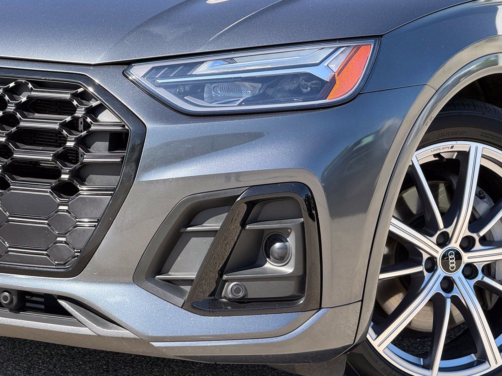 Used 2023 Audi Q5 e Premium Plus AWD/4WD image 3