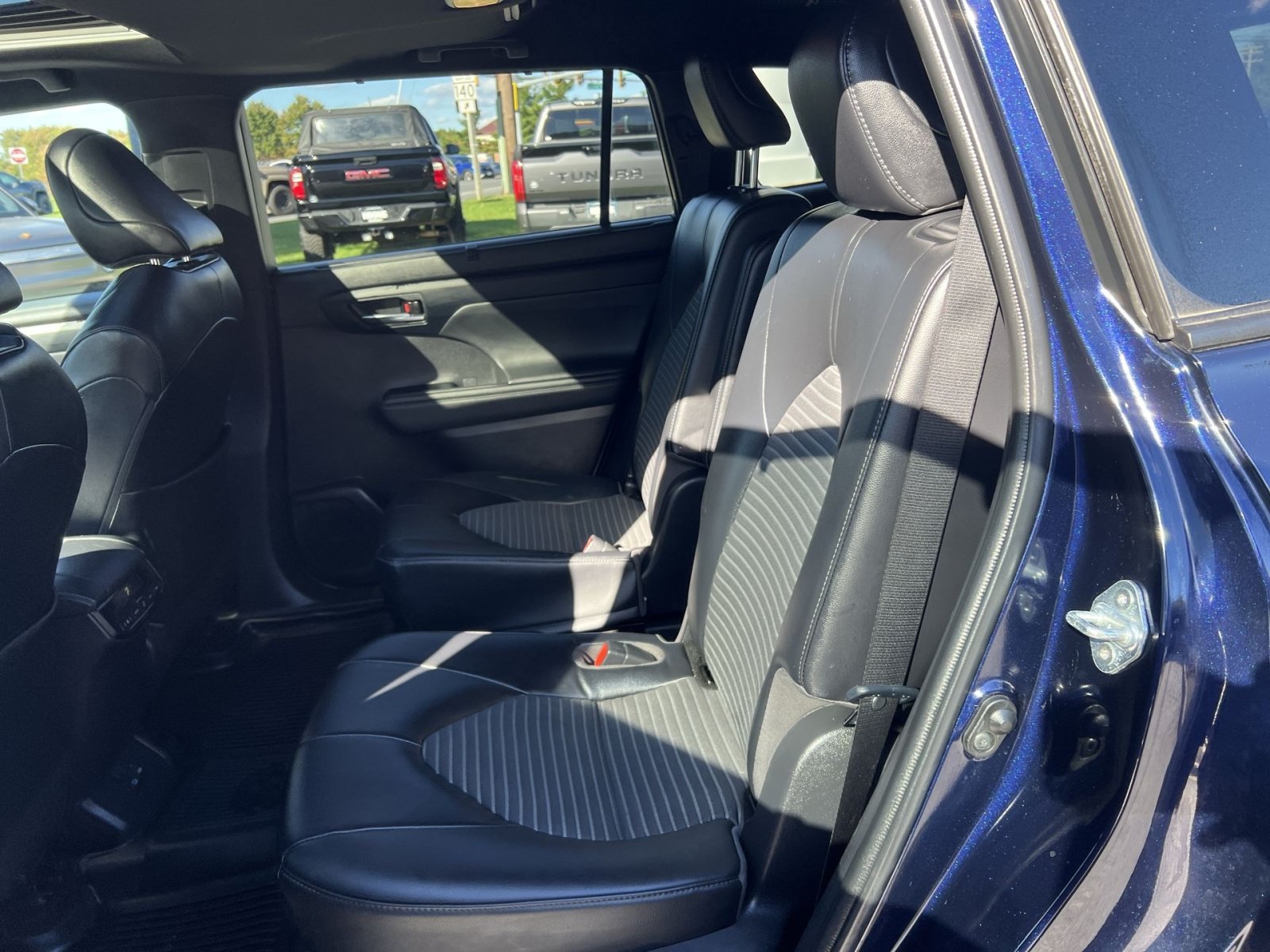 Used 2022 Toyota Highlander XSE AWD/4WD image 24