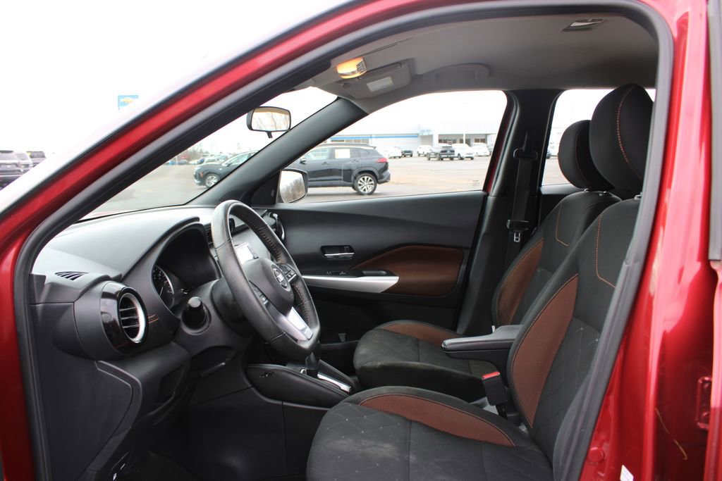 Used 2020 Nissan Kicks SR image 18
