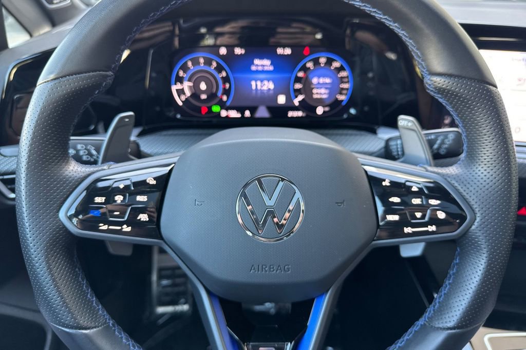 Used 2024 Volkswagen Golf R image 28