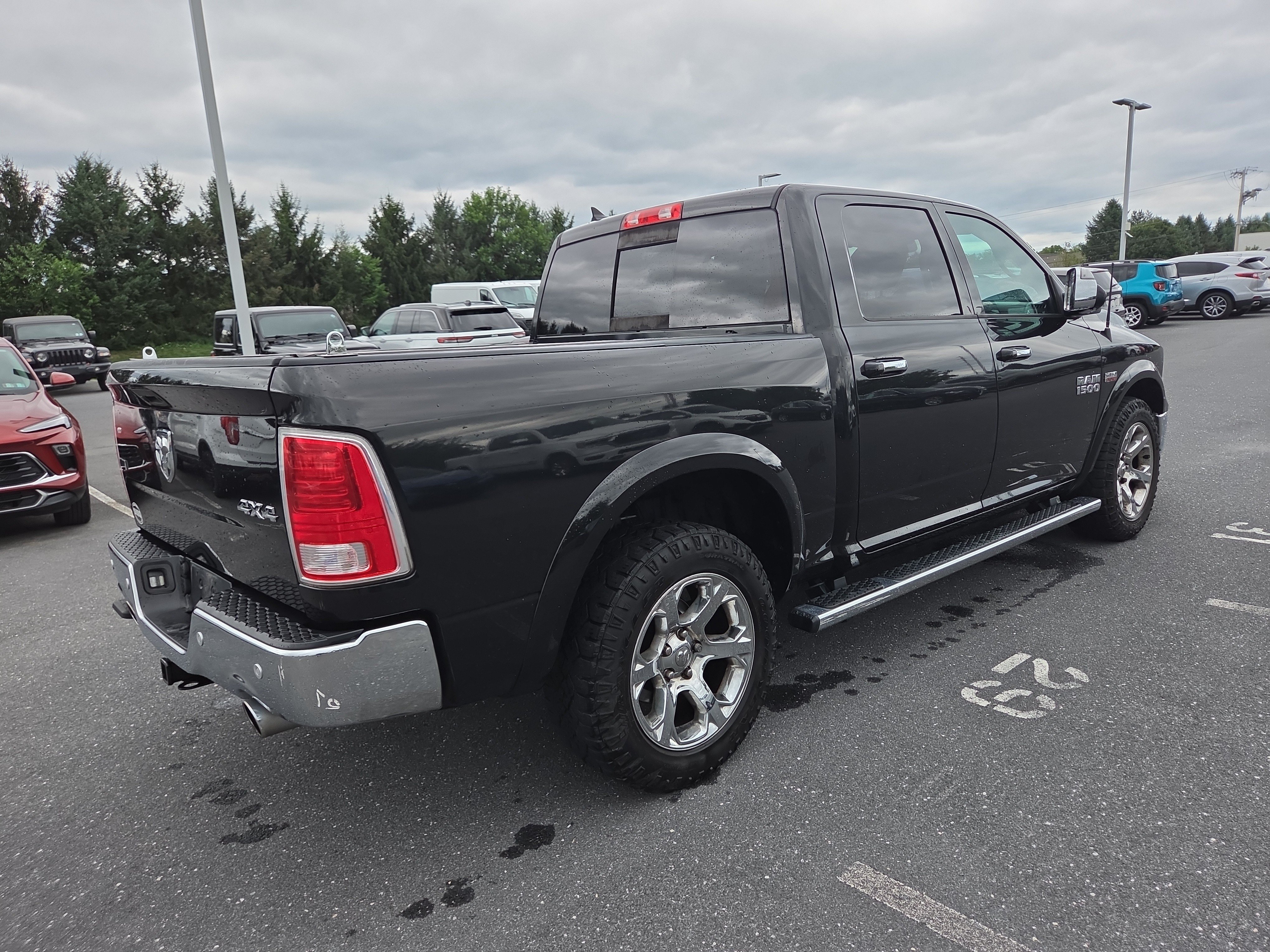 Used 2017 RAM 1500 Laramie w/ Convenience Group AWD/4WD image 16