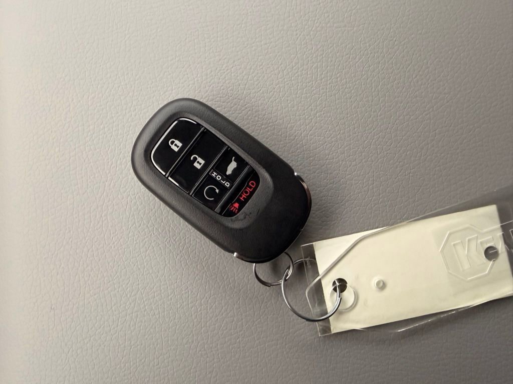 New 2025 Honda Pilot Touring image 14