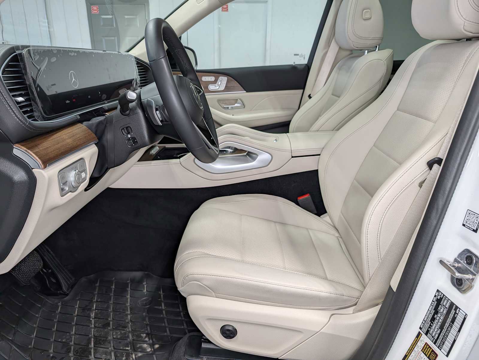 Certified 2026 Mercedes-Benz GLS 450 4MATIC image 4