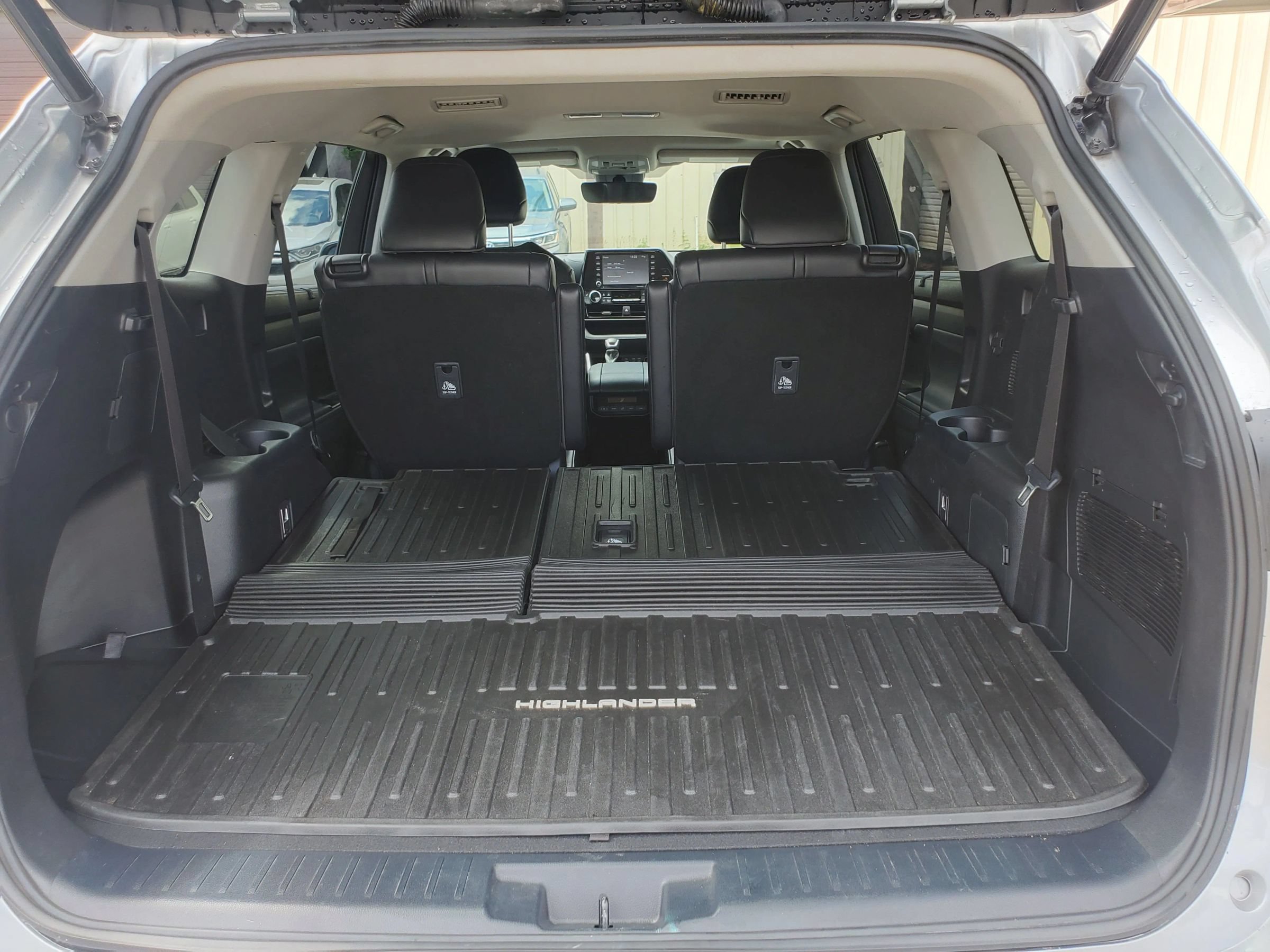 Used 2022 Toyota Highlander XLE FWD image 25