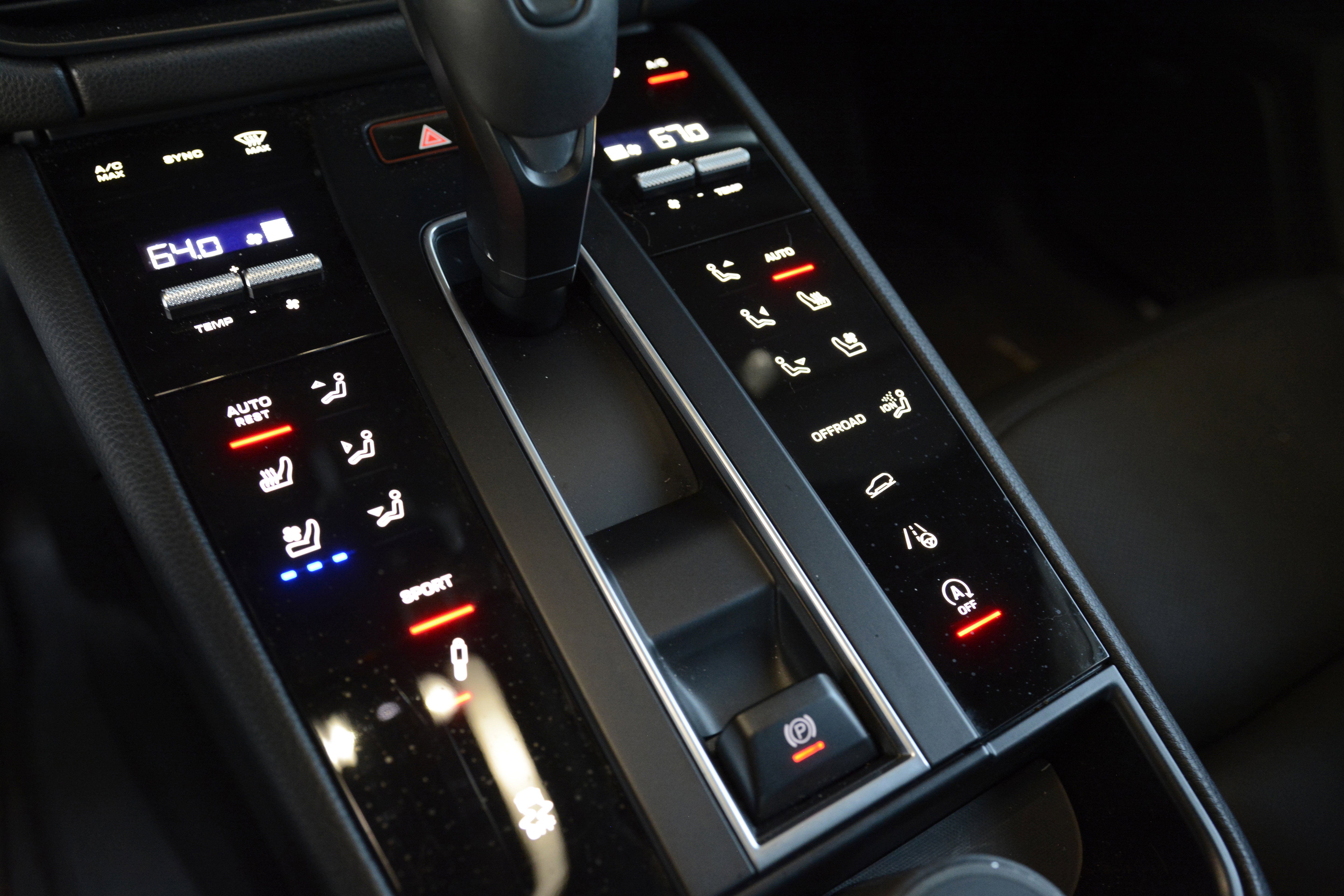 Certified 2022 Porsche Macan S AWD/4WD image 24