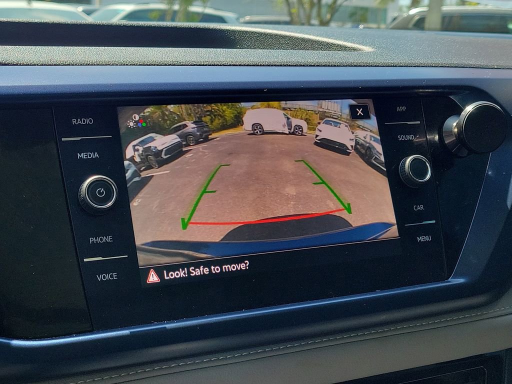 Used 2024 Volkswagen Taos SE w/ Panoramic Sunroof Package FWD image 24