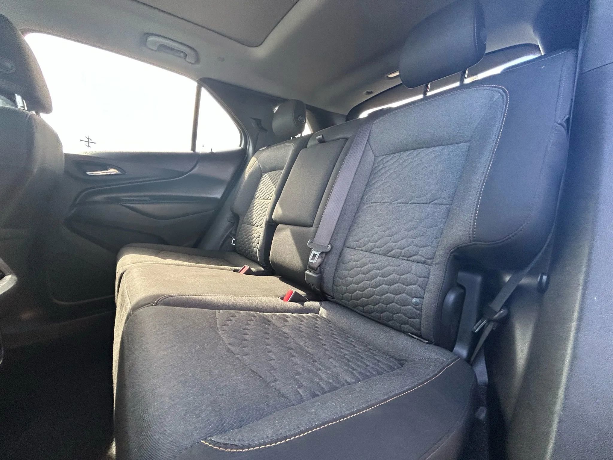 Used 2018 Chevrolet Equinox LT w/ Sun & Infotainment Package image 16