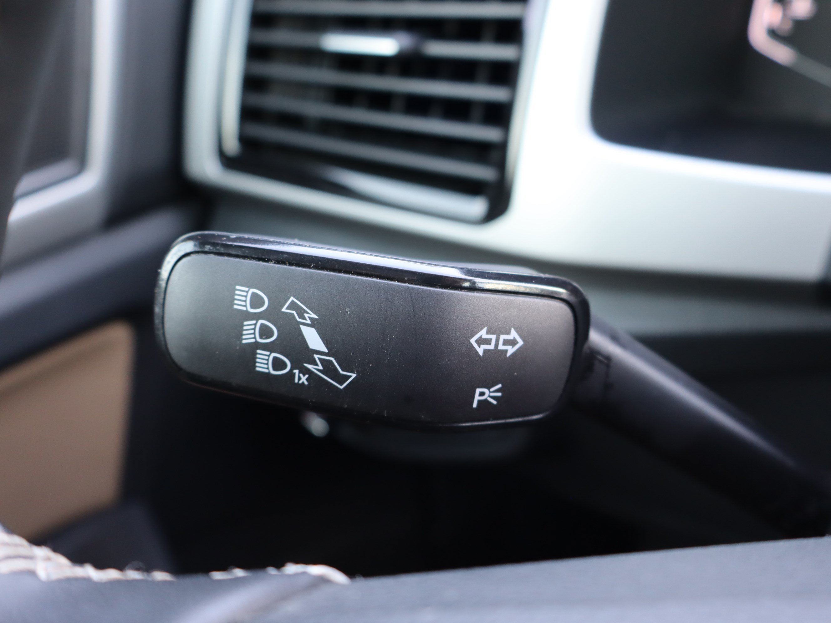 Used 2023 Volkswagen Atlas Cross Sport SE AWD/4WD image 21