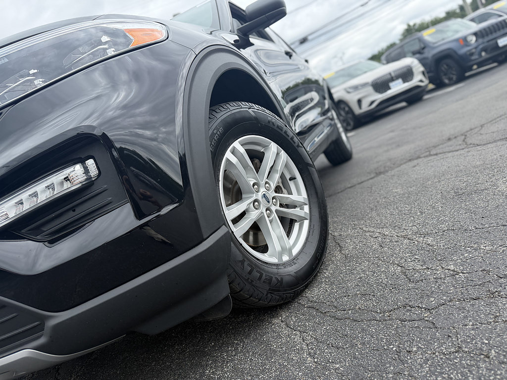 Certified 2023 Ford Explorer XLT w/ Equipment Group 202A AWD/4WD image 3
