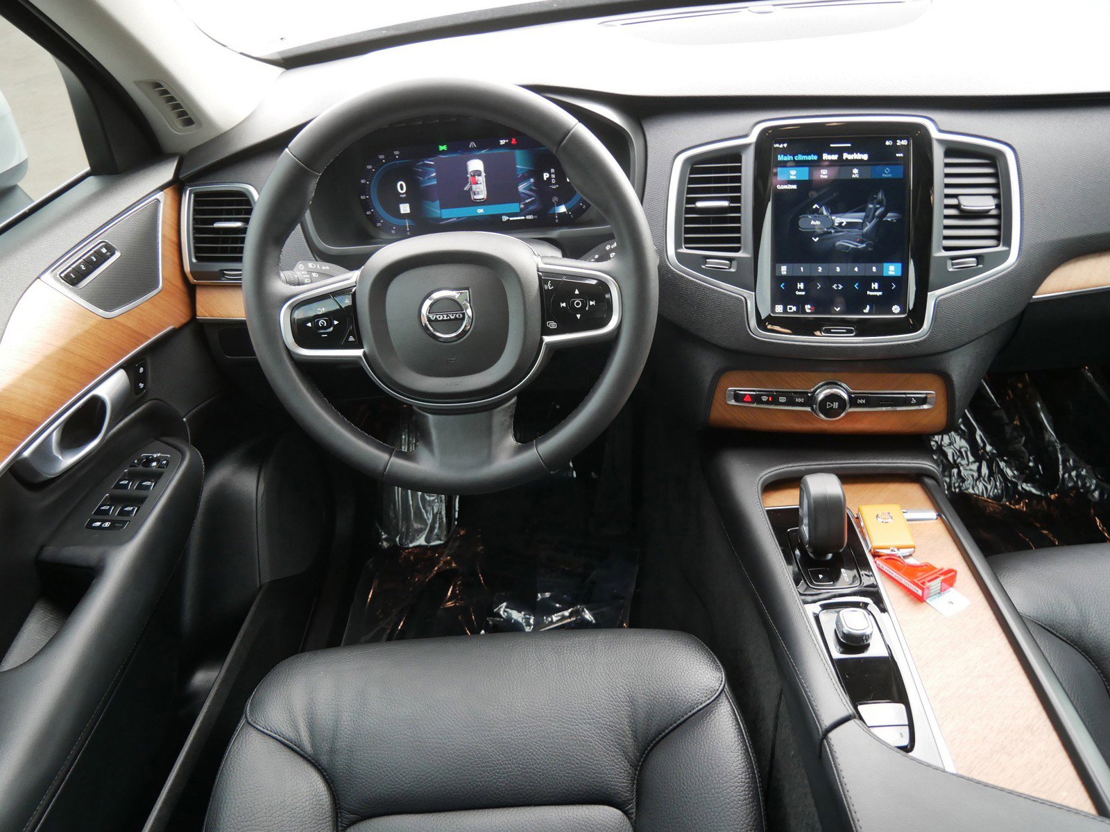 Certified 2024 Volvo XC90 B6 Core w/ Climate Package image 11