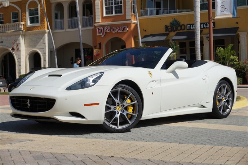 Used 2014 Ferrari California RWD image 9