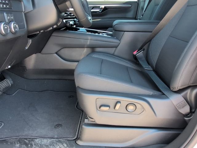 New 2026 Chevrolet Suburban LS image 12