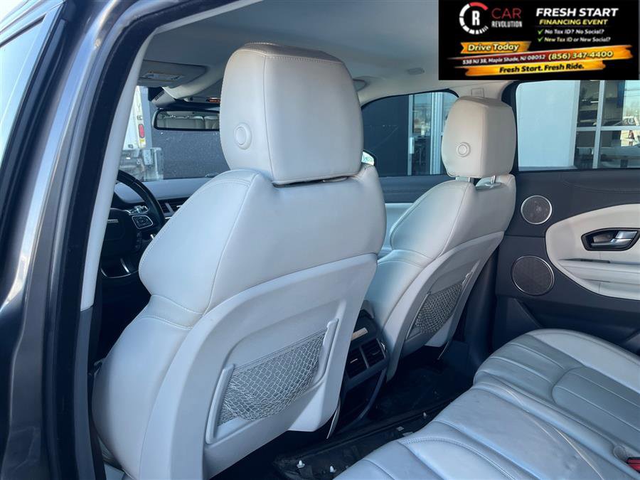 Used 2019 Land Rover Range Rover Evoque SE image 28