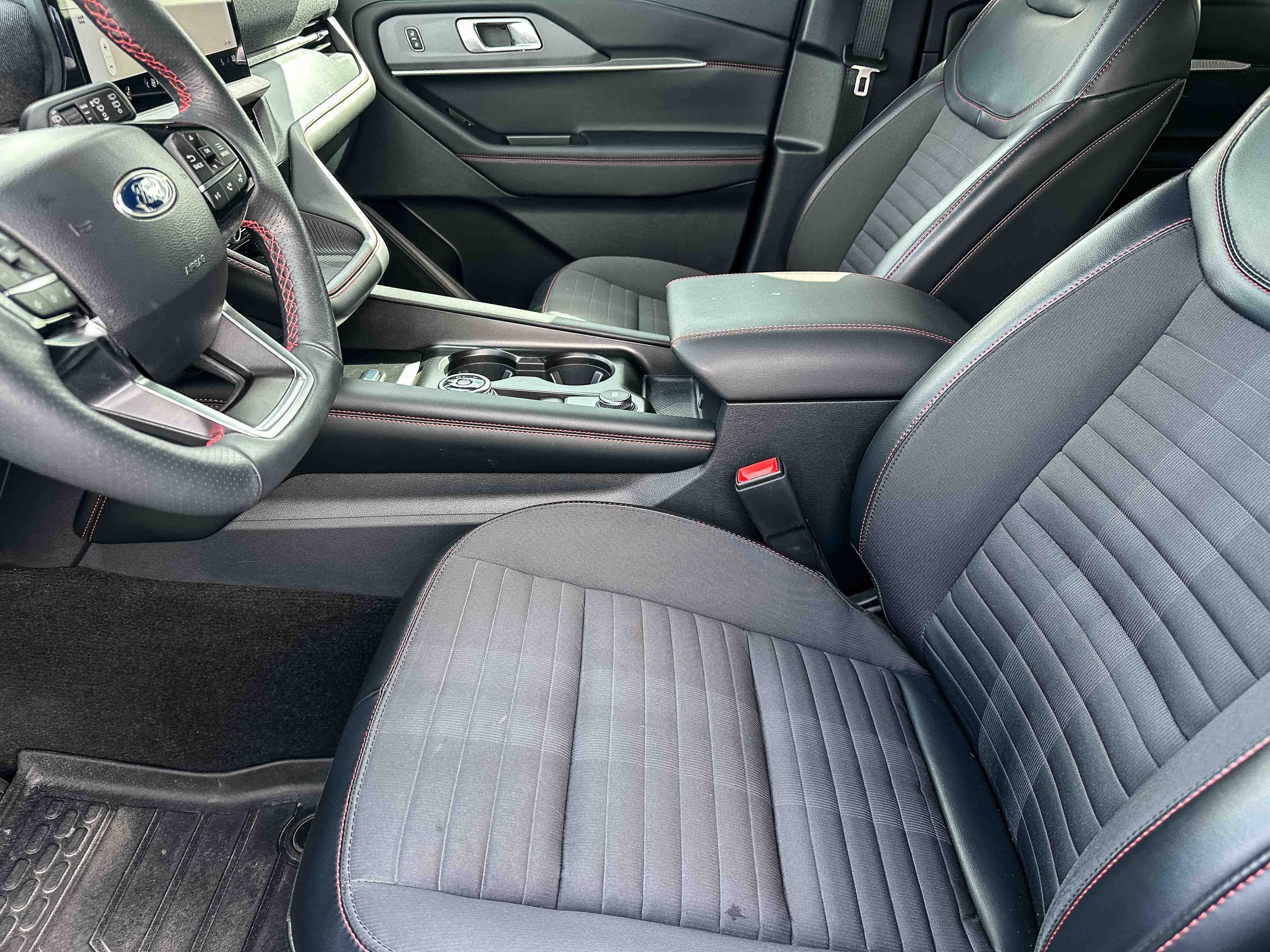 Used 2025 Ford Explorer ST-Line image 13