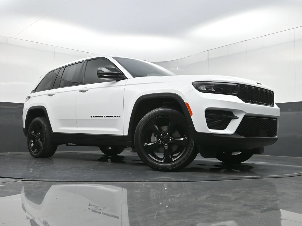 Used 2023 Jeep Grand Cherokee Altitude RWD image 26
