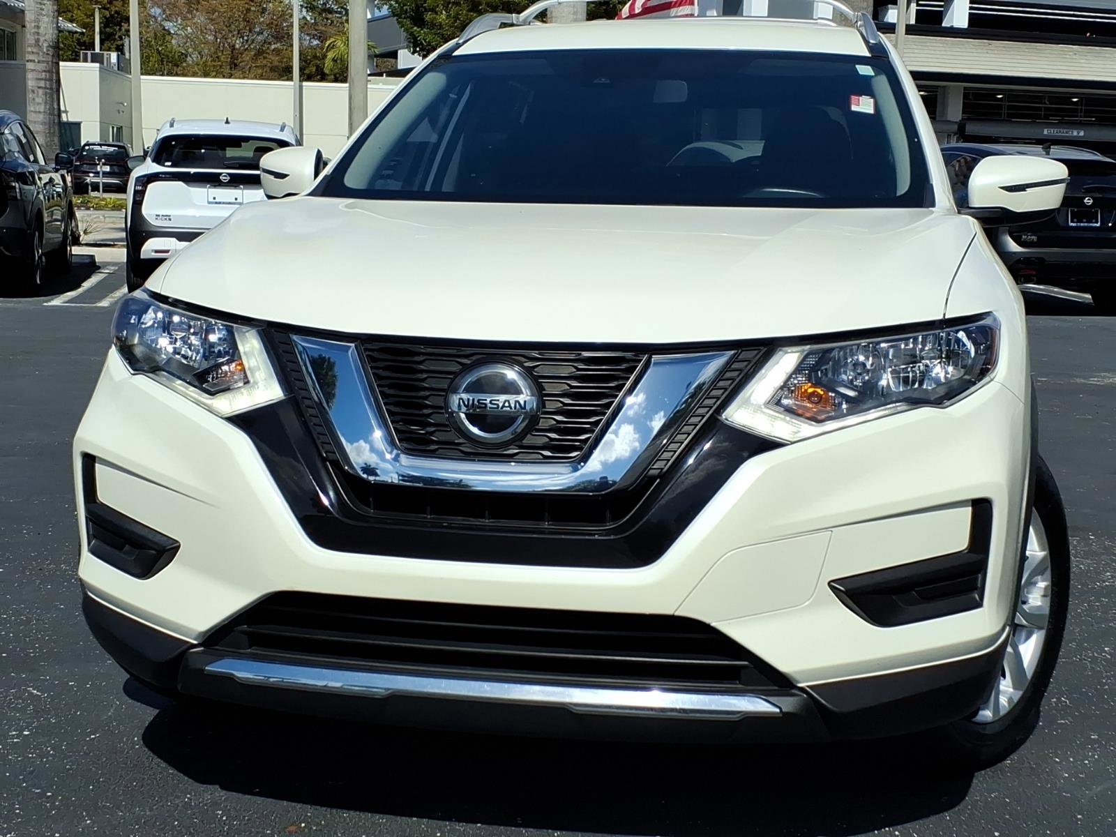 Used 2020 Nissan Rogue SV image 2