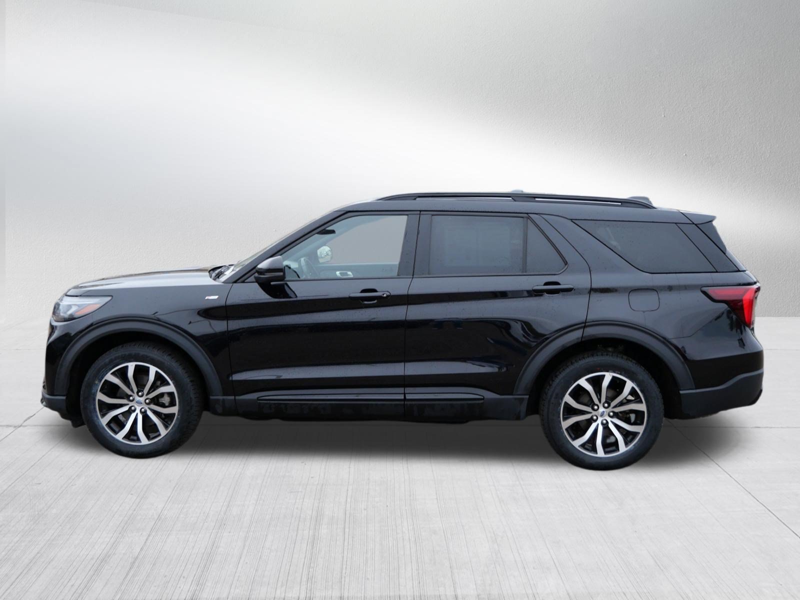 Used 2025 Ford Explorer ST-Line AWD/4WD image 4