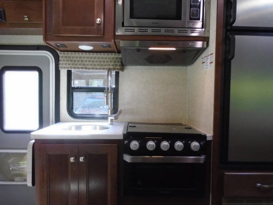 Used 2019 Chevrolet Express 4500 w/ RV Package RWD image 31