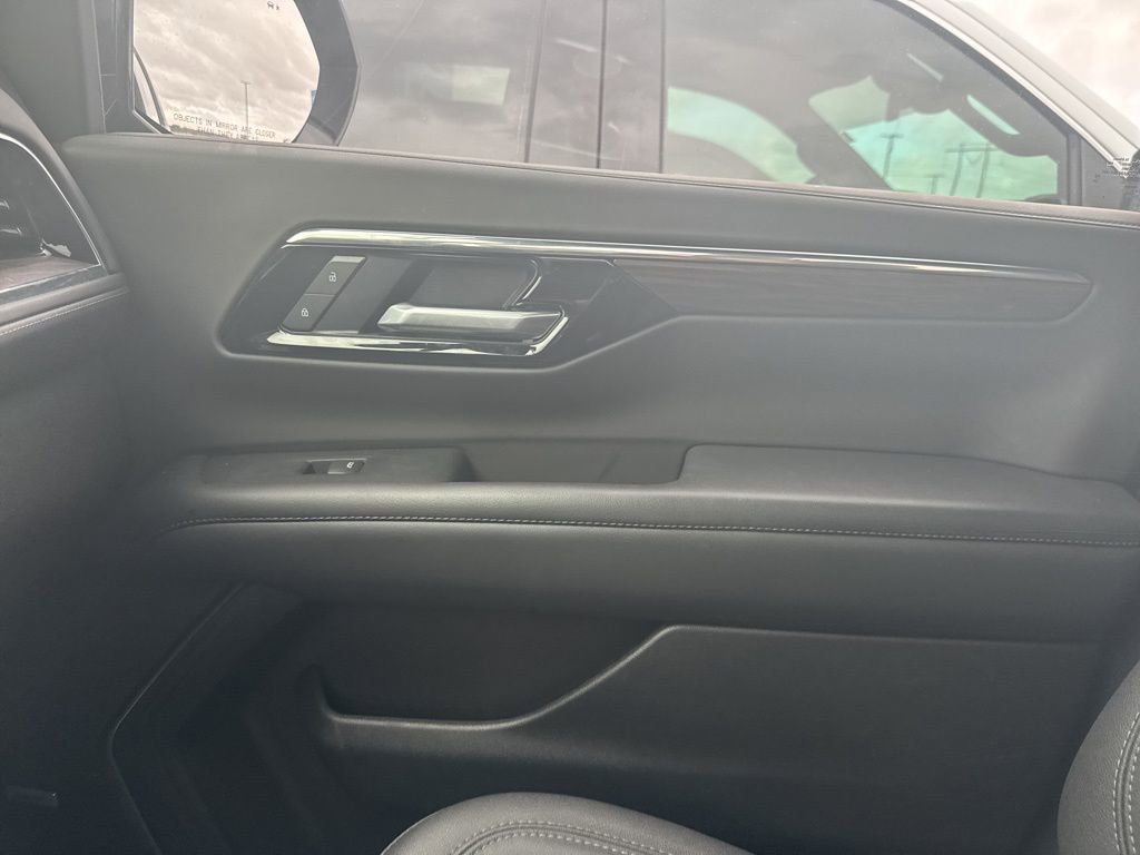 Used 2025 Chevrolet Tahoe Z71 w/ Comfort Package image 17