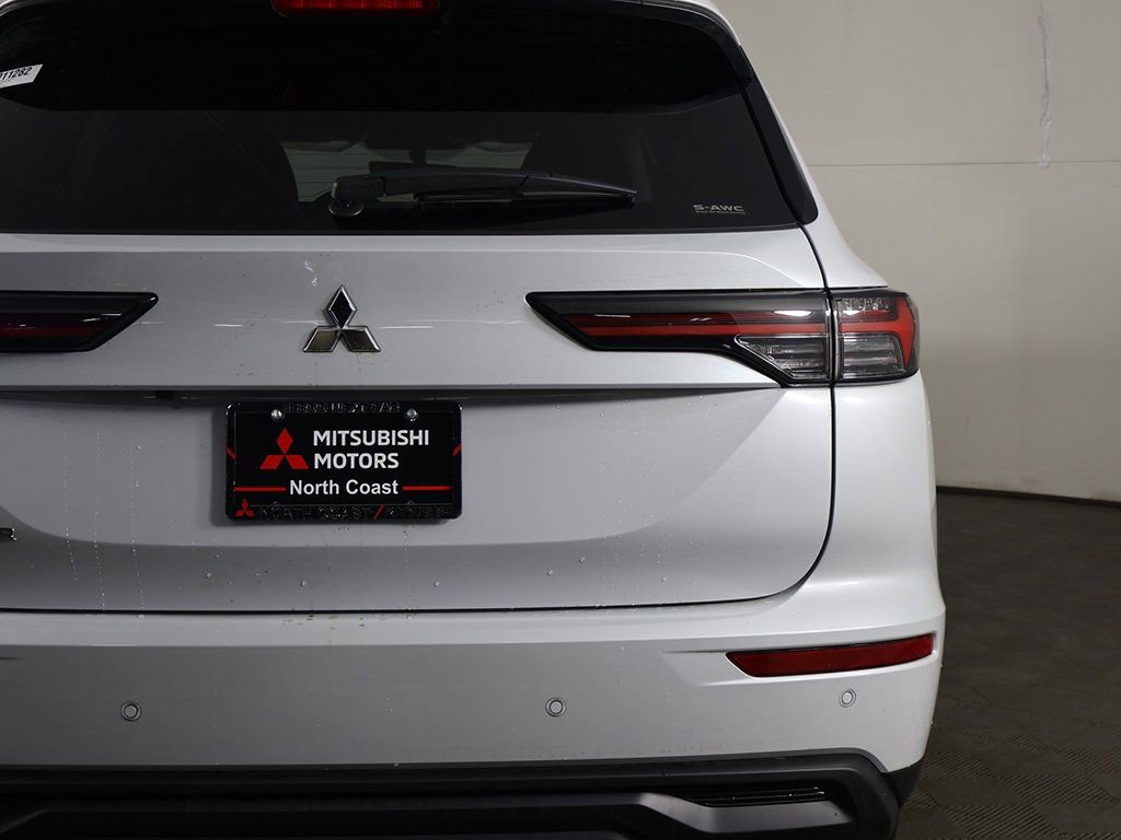New 2026 Mitsubishi Outlander ES AWD/4WD image 15