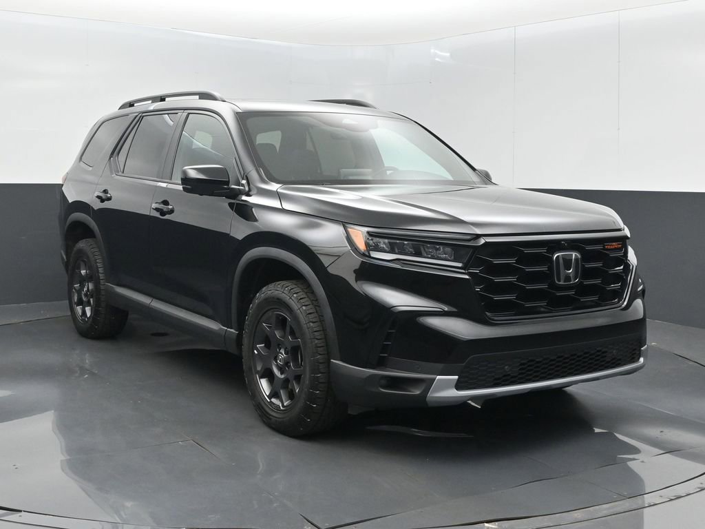 Used 2024 Honda Pilot TrailSport image 3