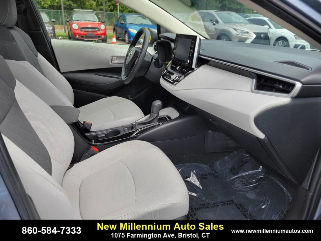 Used 2021 Toyota Corolla LE w/ LE Convenience Package image 11
