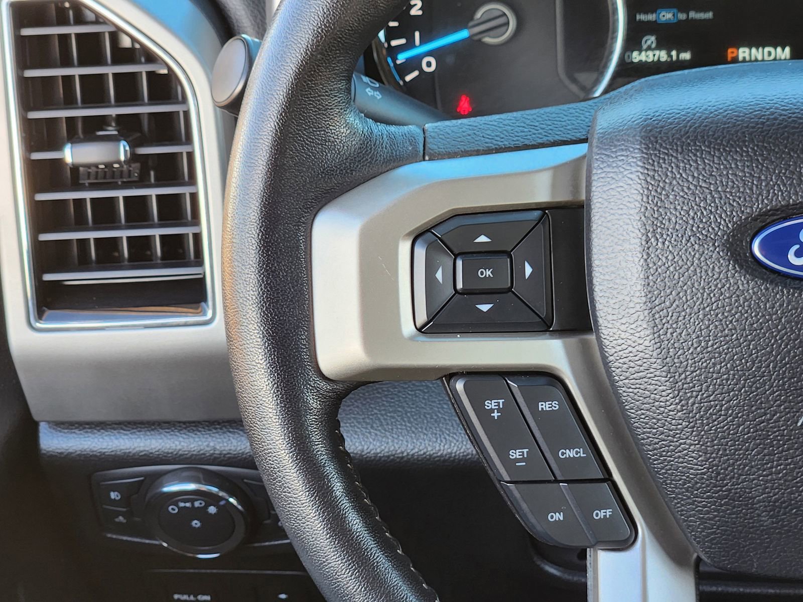 Used 2020 Ford F150 Lariat image 31