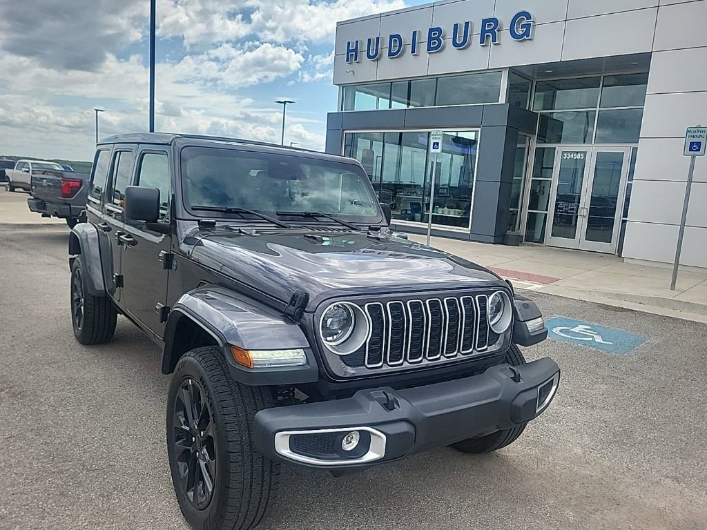 Used 2025 Jeep Wrangler Unlimited Sahara w/ Safety Group image 1
