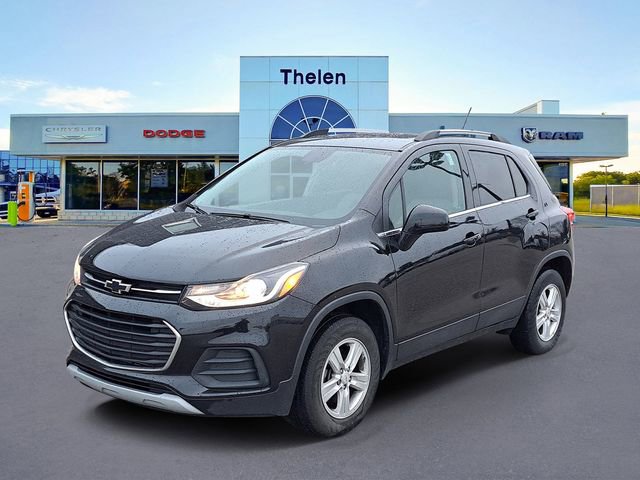 Used 2020 Chevrolet Trax LT w/ Sun & Sound Package image 2
