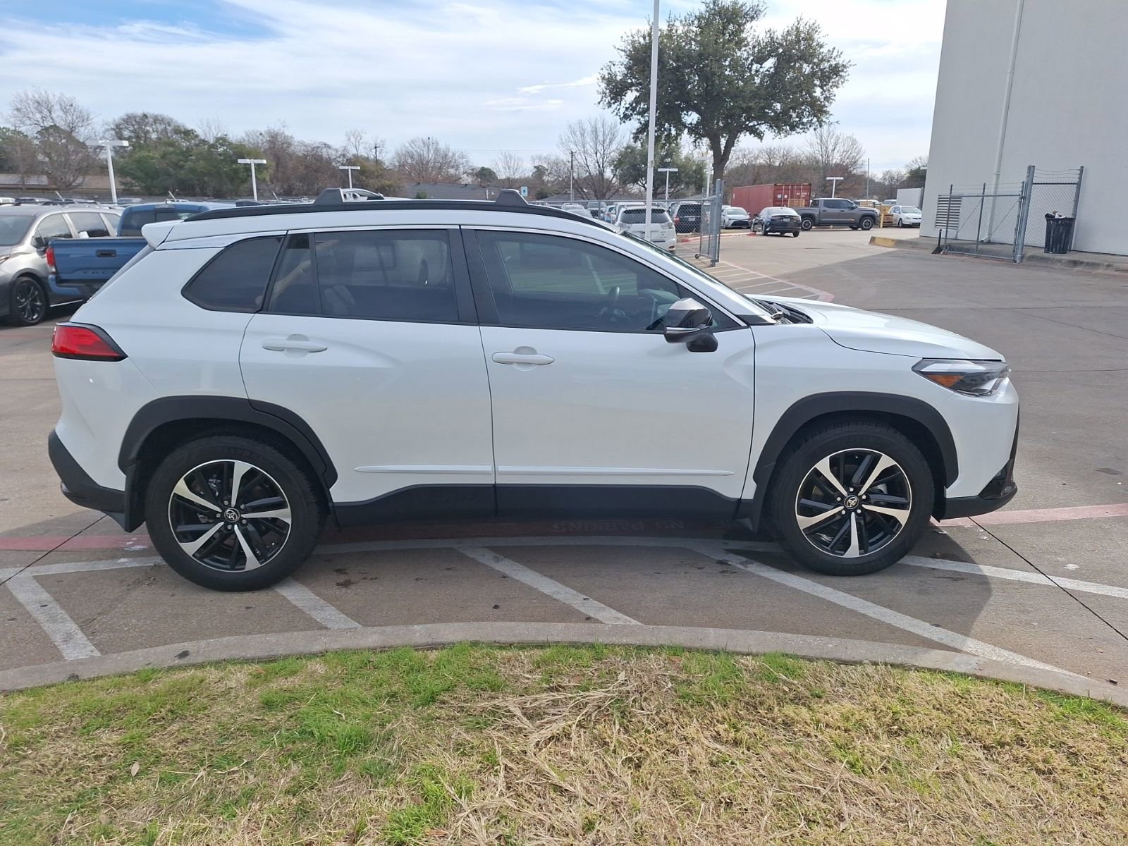 Used 2025 Toyota Corolla Cross AWD Hybrid image 7