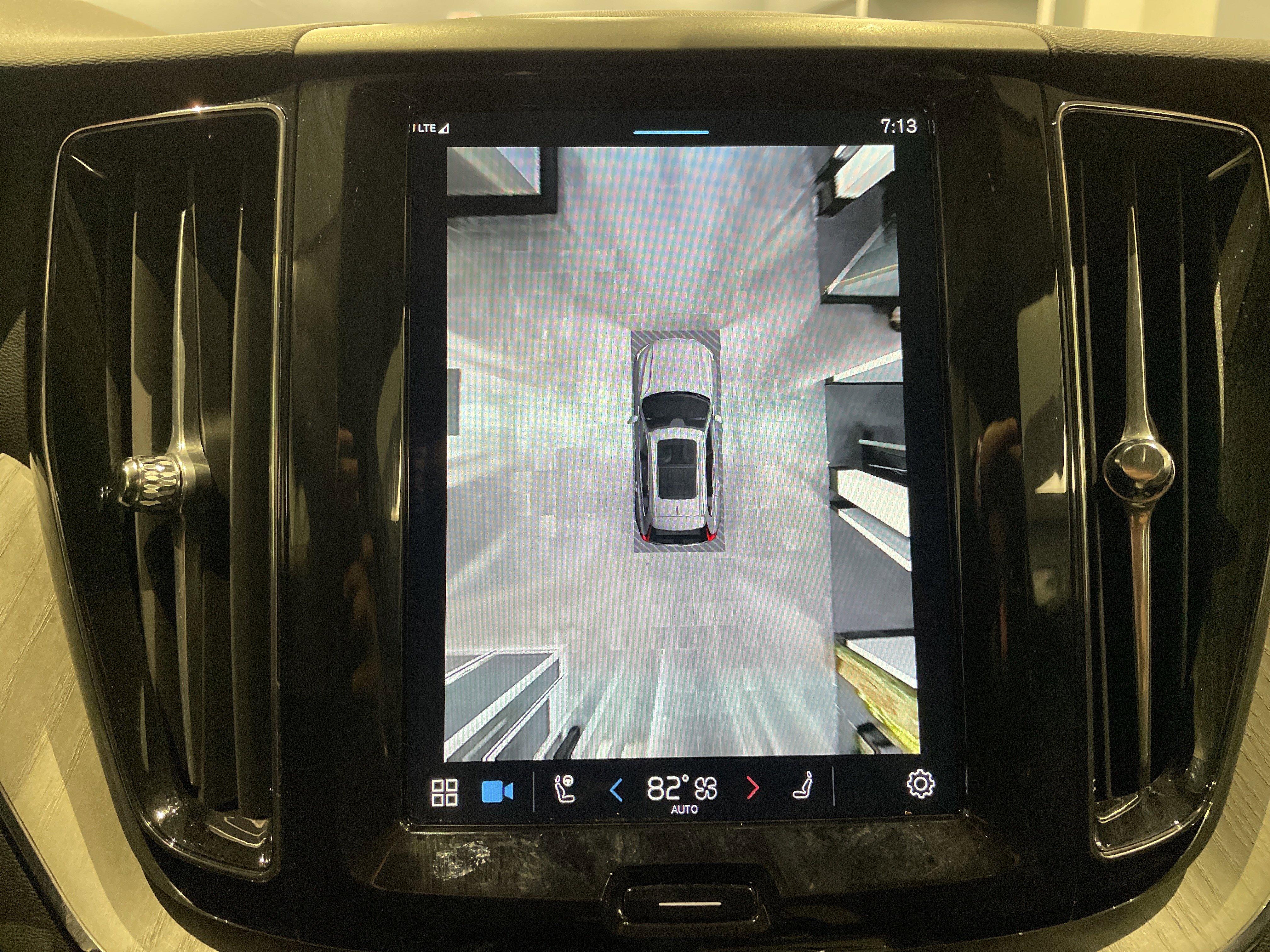 Used 2025 Volvo XC60 B5 Plus image 26