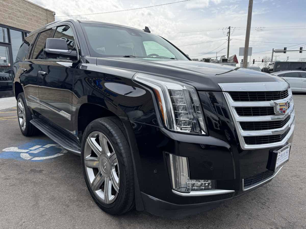 Used 2017 Cadillac Escalade Luxury AWD/4WD image 3