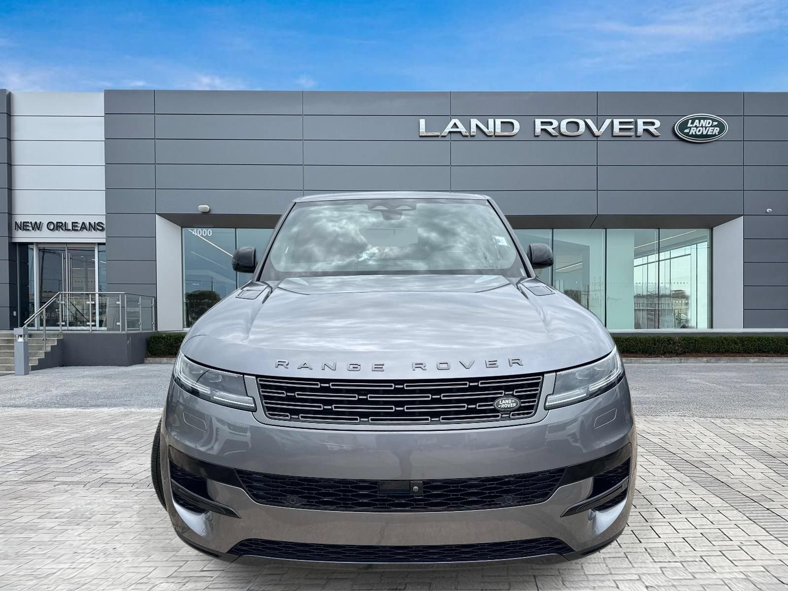 Used 2025 Land Rover Range Rover Sport AWD/4WD image 4
