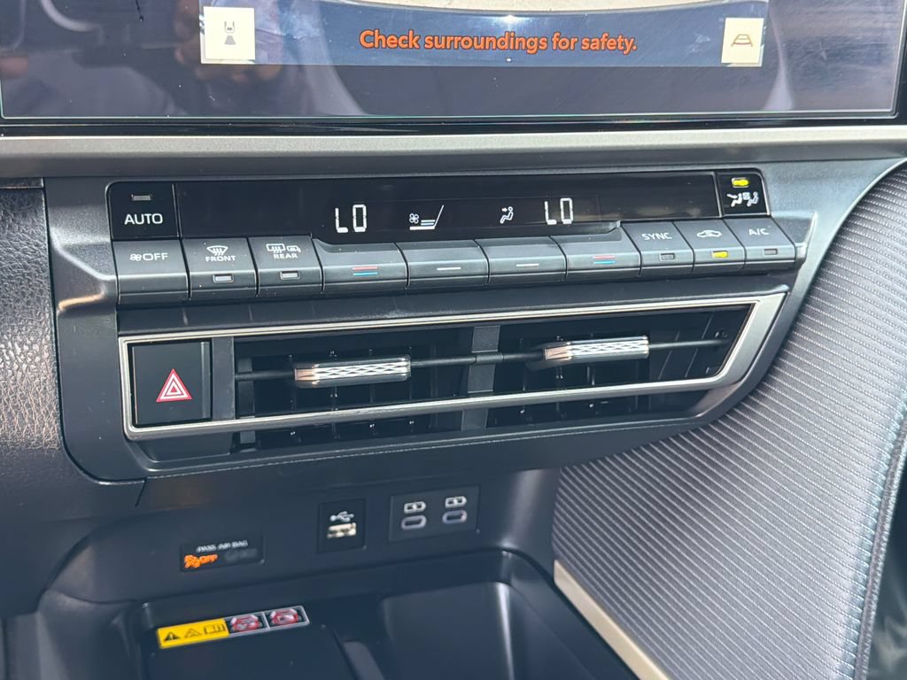 Used 2025 Toyota Camry SE w/ Multimedia Upgrade Package FWD image 31