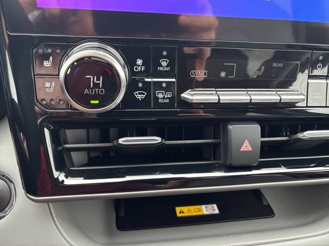Used 2023 Toyota Highlander Limited FWD image 7