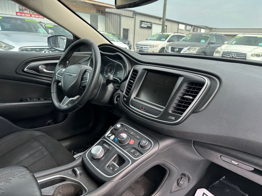 Used 2016 Chrysler 200 Limited w/ Anniversary Edition FWD image 8