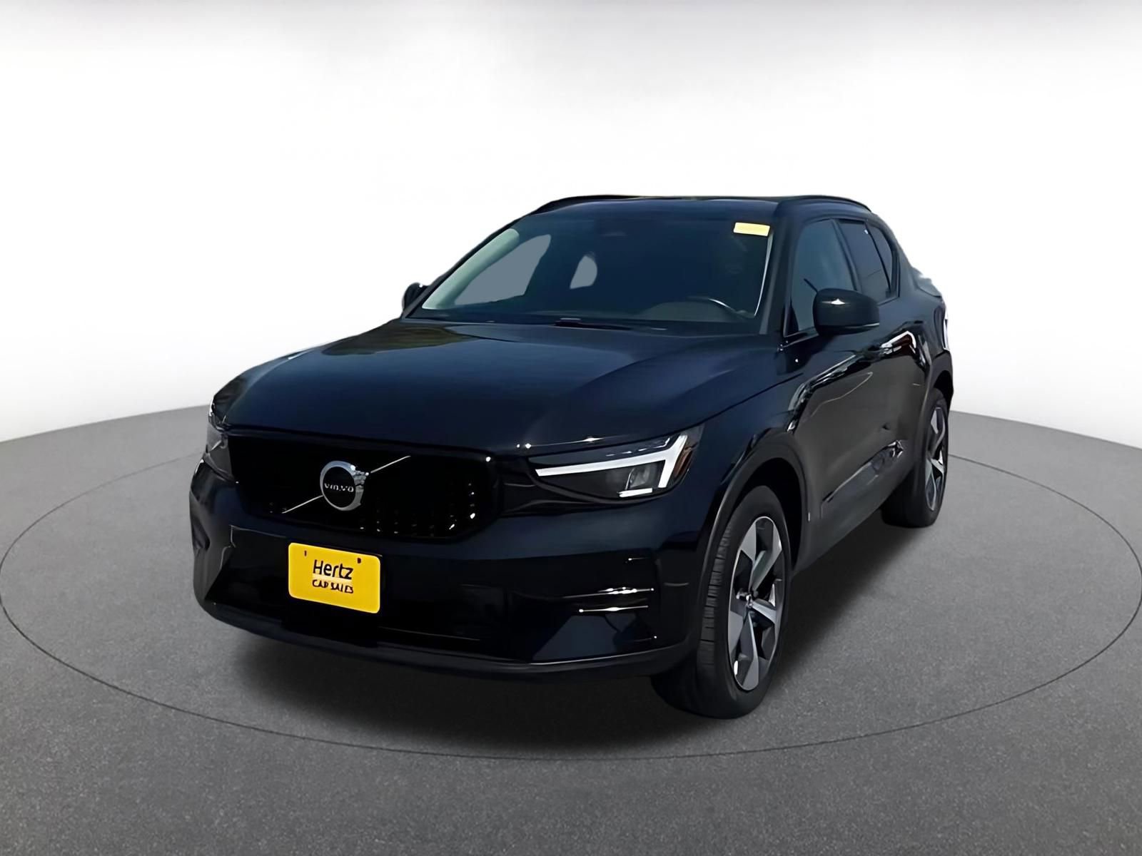 Used 2024 Volvo XC40 B5 Core image 4