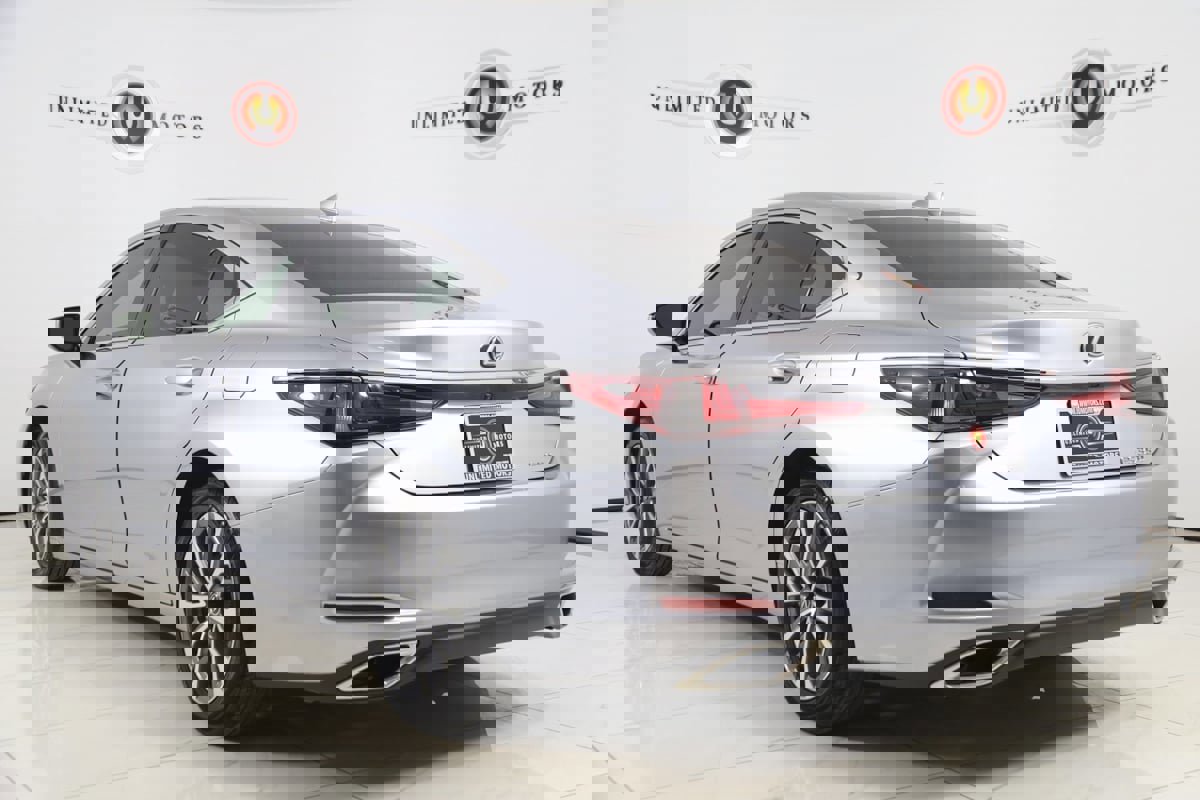 Used 2024 Lexus ES 350 w/ Accessory Package (Z2) image 4