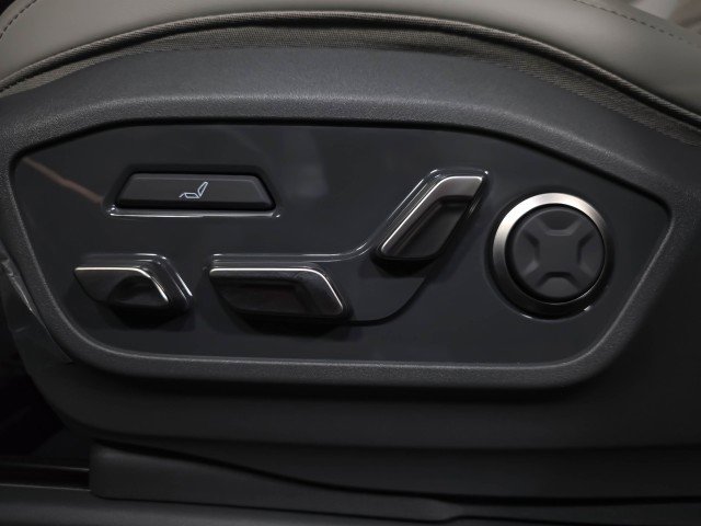 Used 2024 Kia EV9 Land image 33