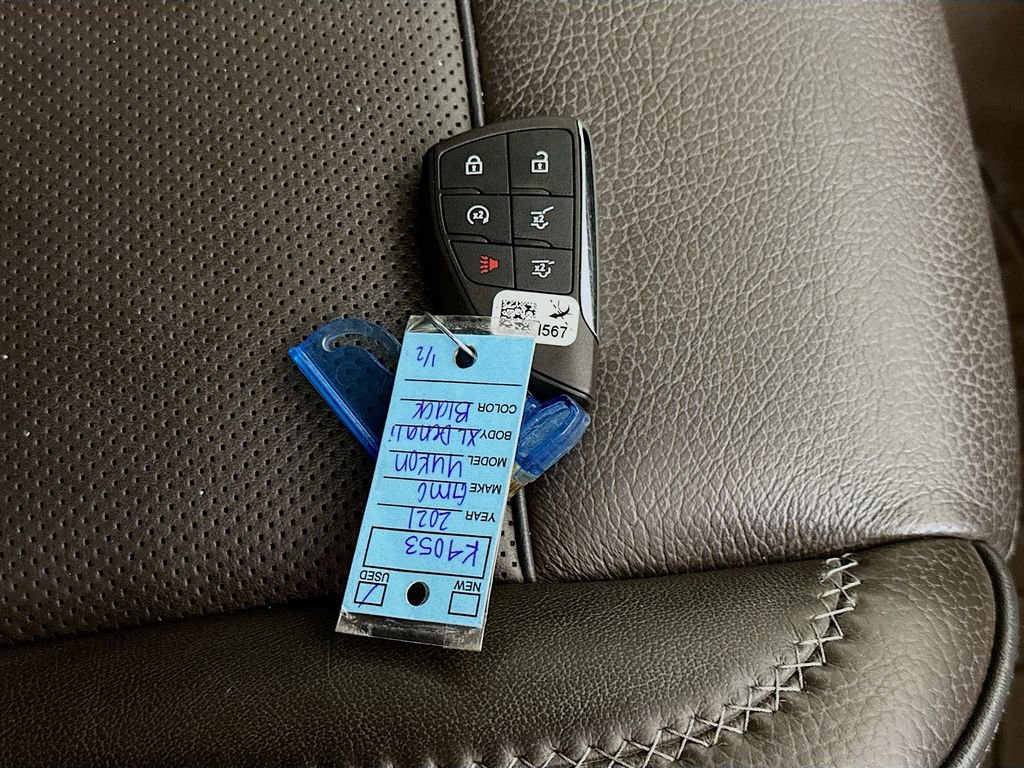 Used 2021 GMC Yukon XL Denali w/ Denali Premium Package image 38