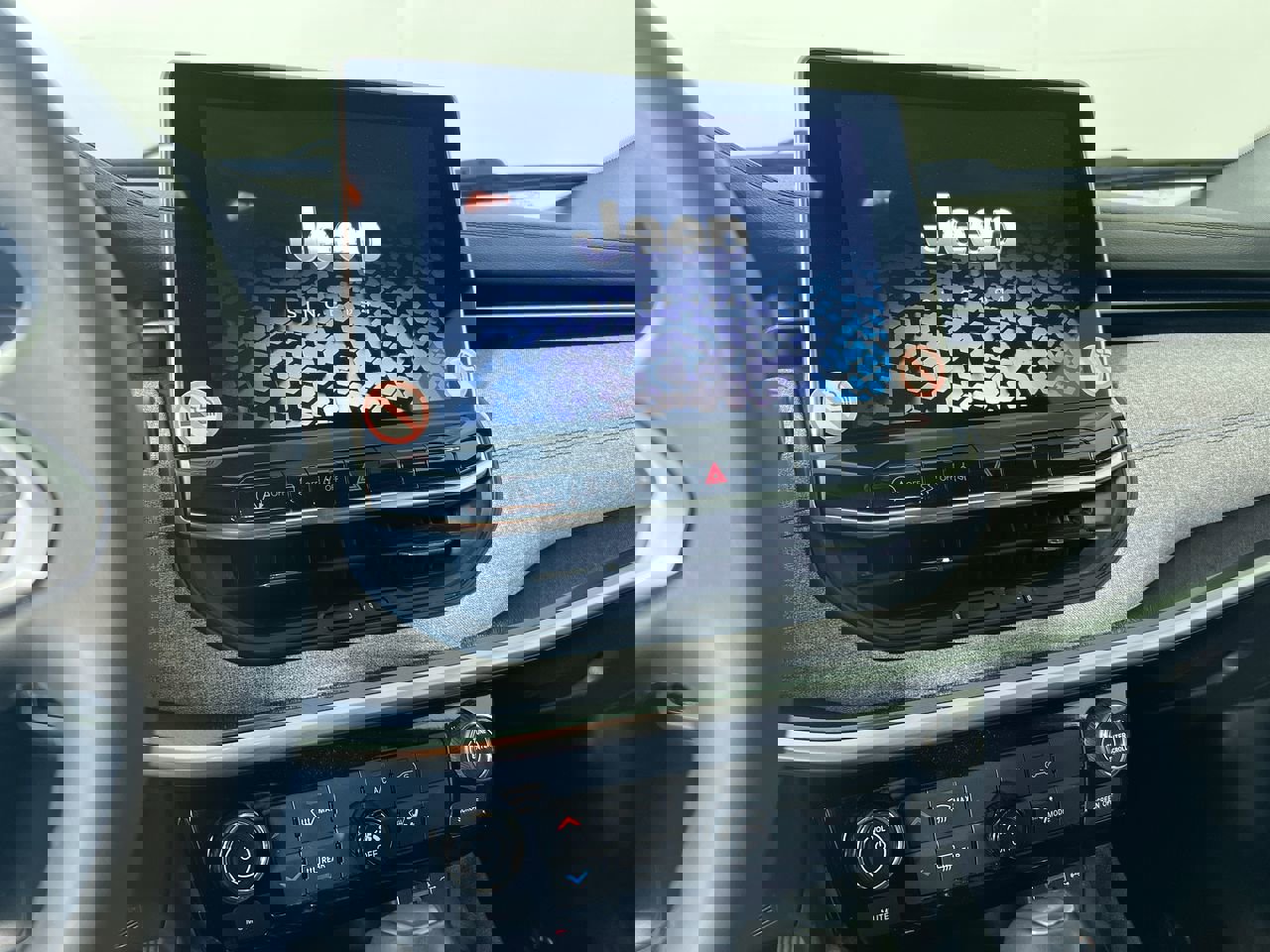 Used 2024 Jeep Compass Latitude image 25