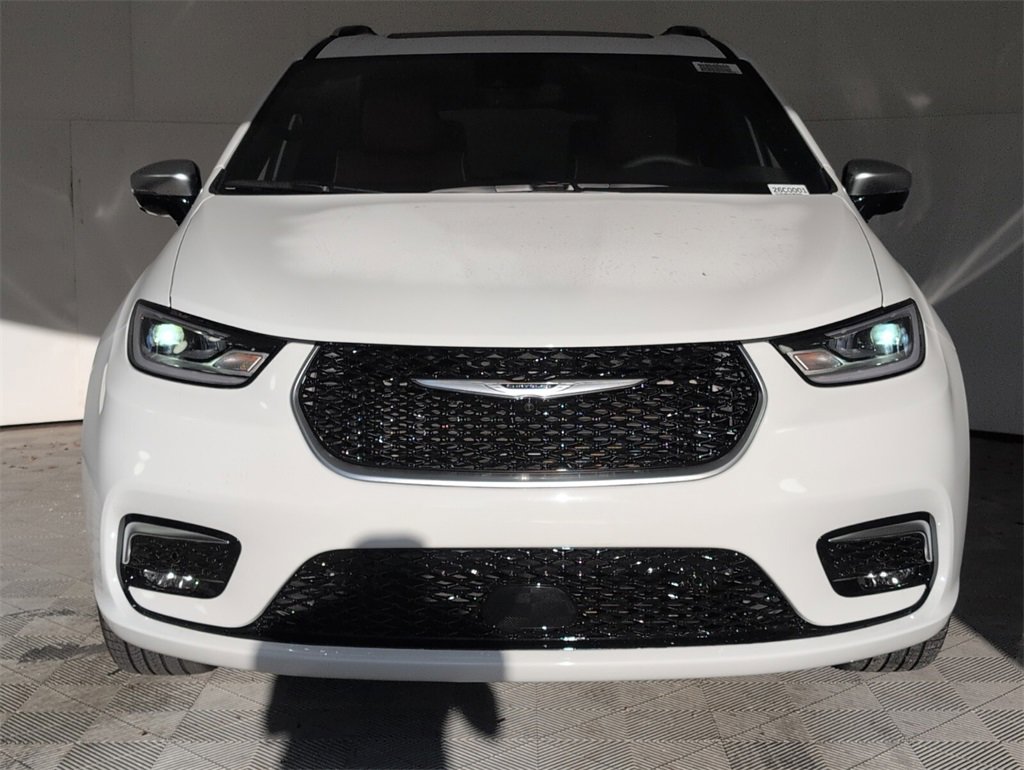 New 2026 Chrysler Pacifica Pinnacle image 3