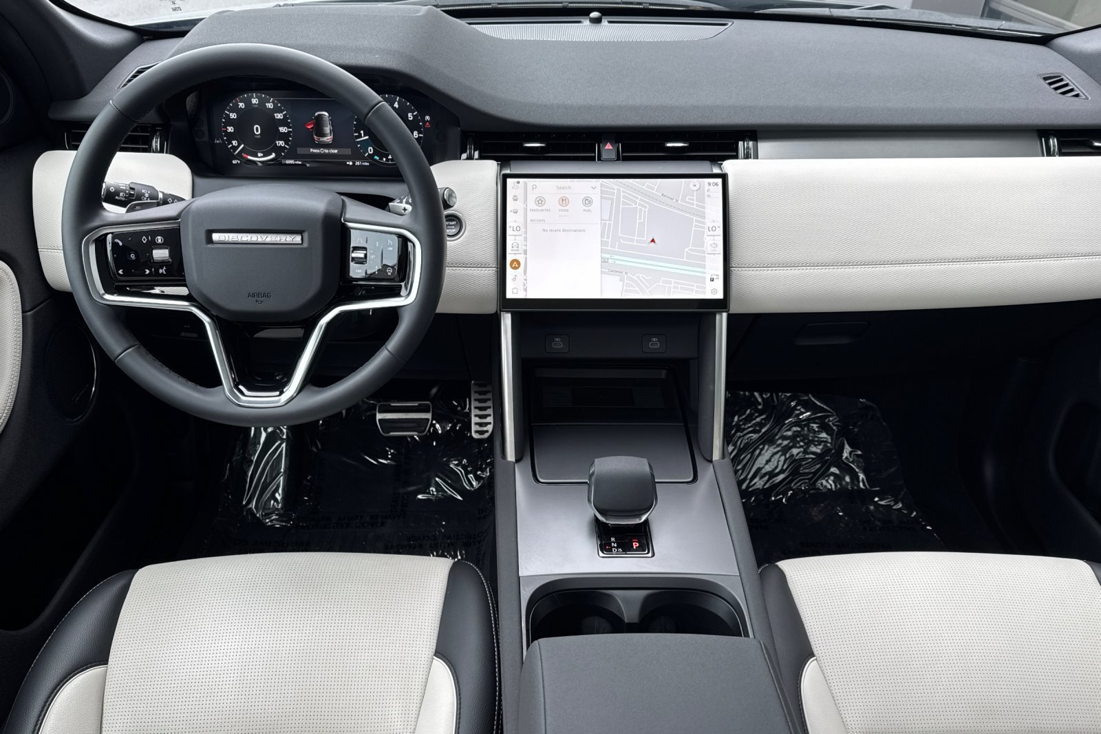 Used 2025 Land Rover Discovery Sport Dynamic SE AWD/4WD image 14