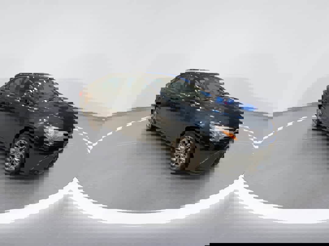 Used 2017 Toyota Camry SE image 2