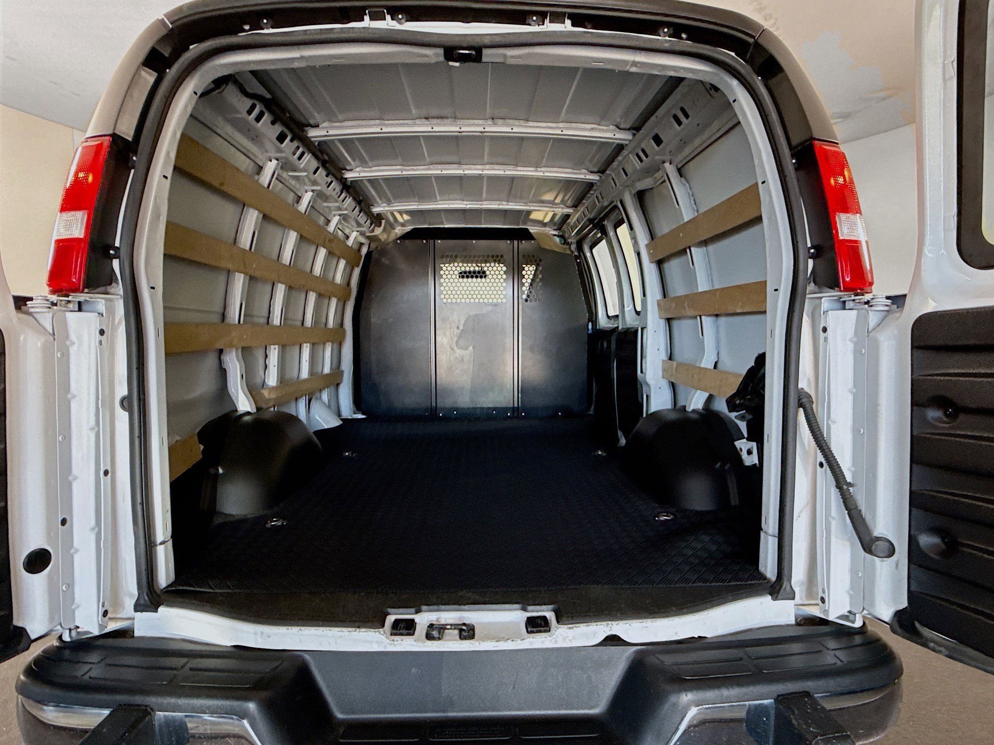 Used 2023 Chevrolet Express 2500 w/ Driver Convenience Package image 30