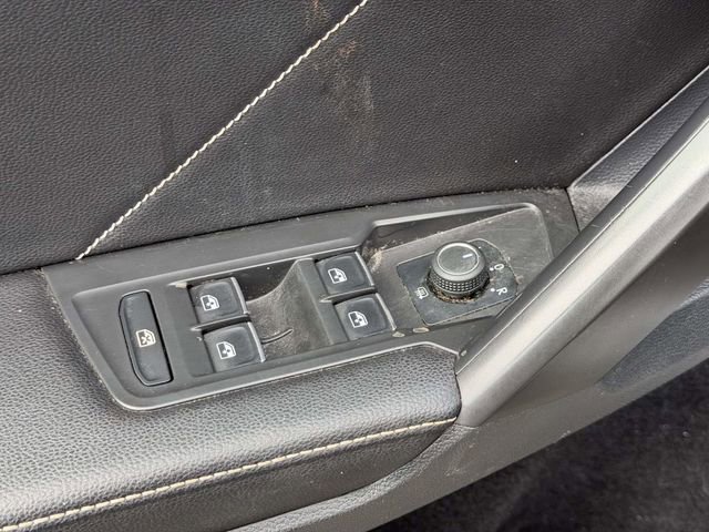 Used 2022 Volkswagen Tiguan SE w/ Panoramic Sunroof Package AWD/4WD image 15