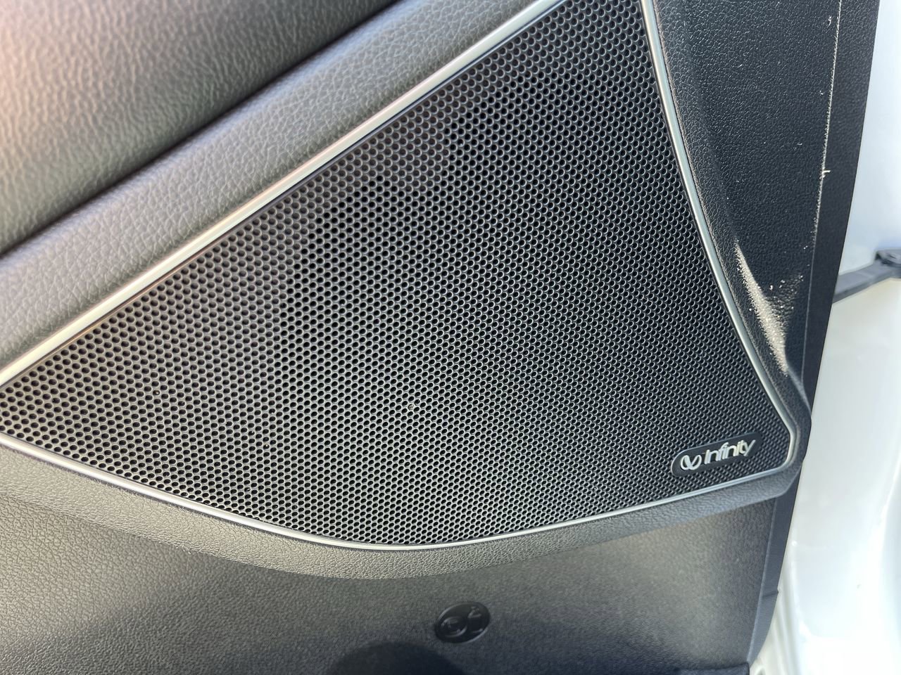 Used 2018 Kia Sorento SX FWD image 25